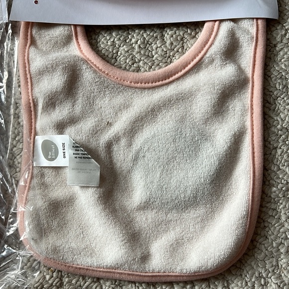NWT - Set of two adorable organic bibs - Picture 5 of 7